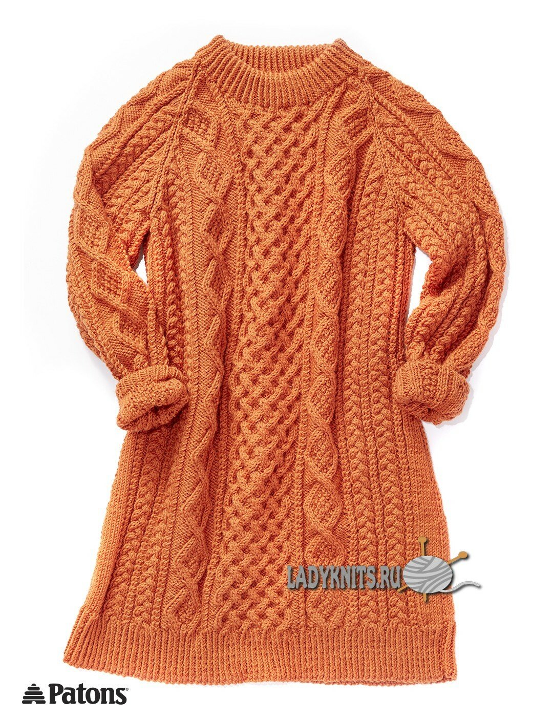 Вязаное спицами стильое платье свитер с косами и аранами от Patons