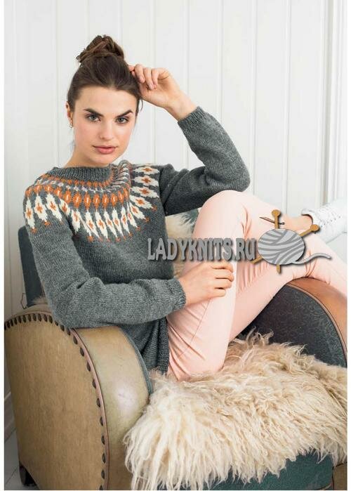 Вязаный спицами стильный свитер с круглой кокеткой украшенной скандинавскими узорами